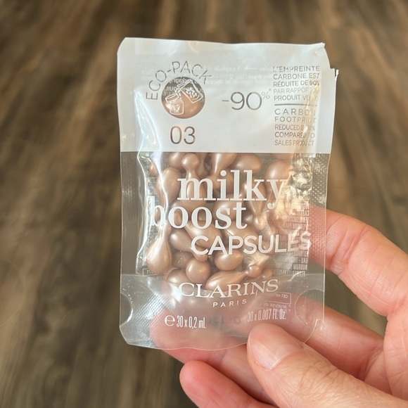 CLARINS Milky Boost Foundation Capsules Refill 03 30x0.2ml Eco-Pack - Picture 2 of 4